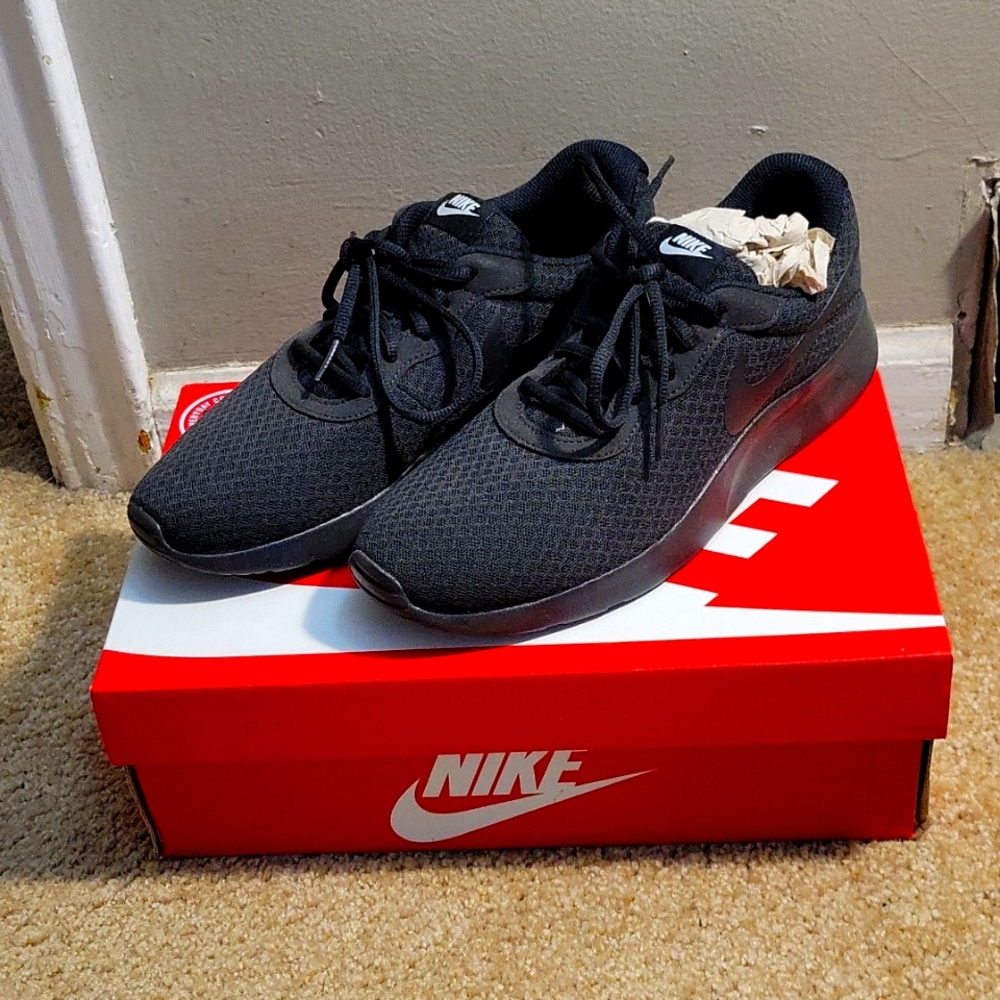 Nike Women's "Tanjun" Sneakers